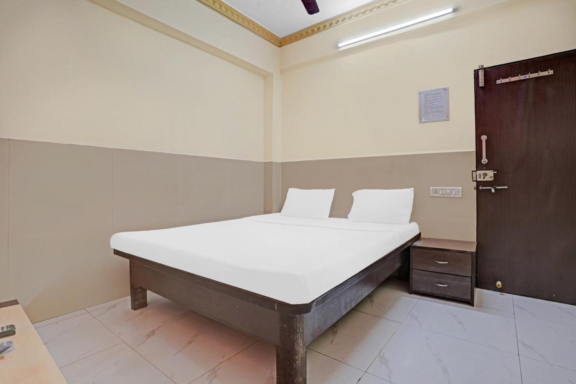 Spot On 81122 Alfa Lodge Mumbai  Buitenkant foto