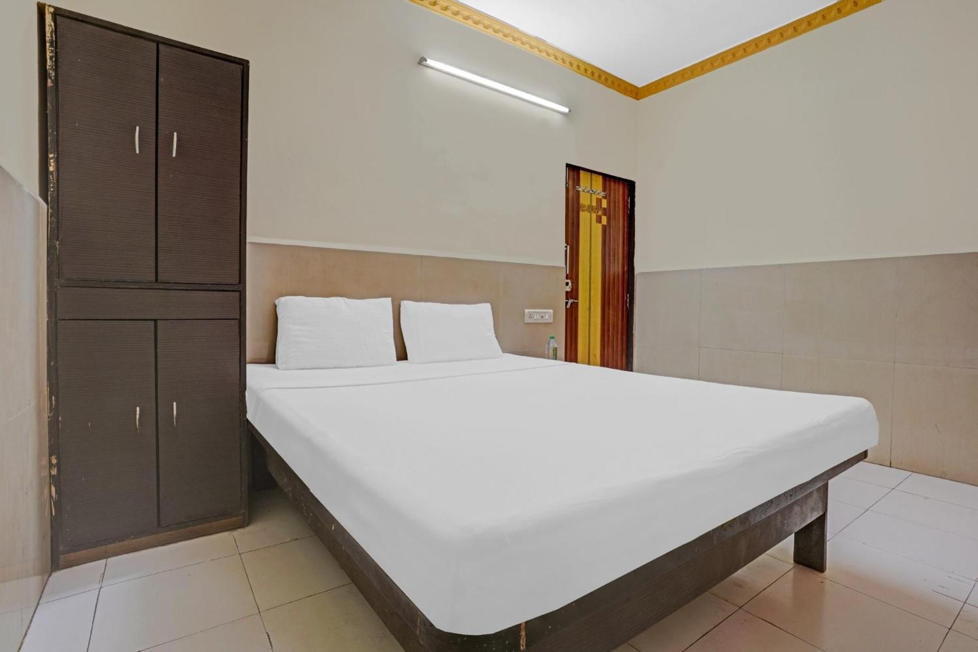 Spot On 81122 Alfa Lodge Mumbai  Buitenkant foto
